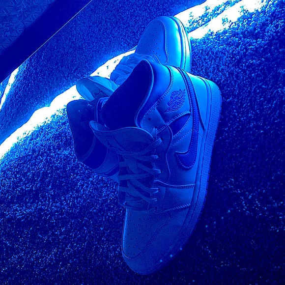 Jordan 1 unc womans shoes size 10.5